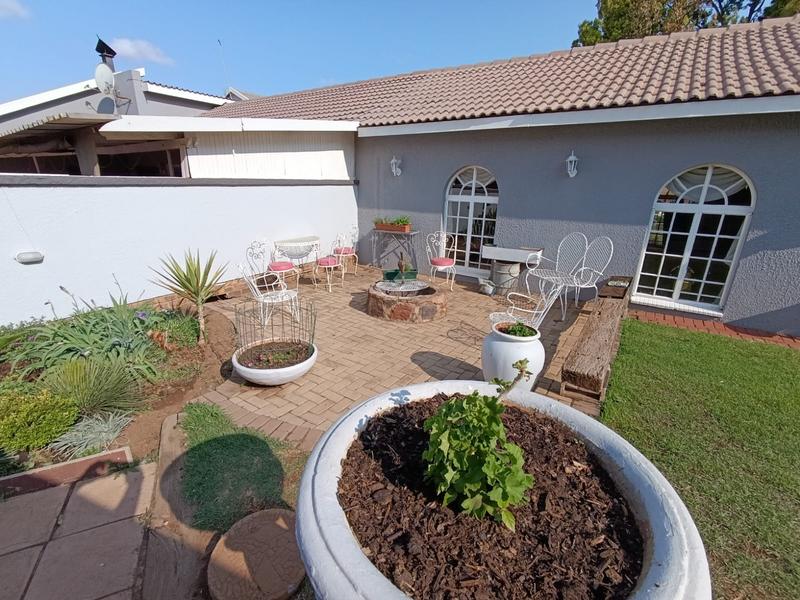 4 Bedroom Property for Sale in Middelburg Eastern Cape